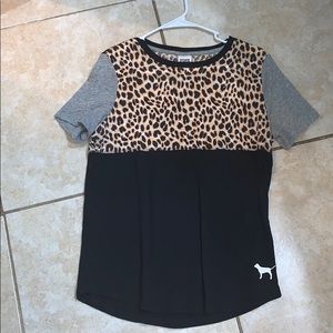 2/15 VS Pink t shirt